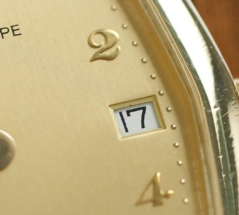 Patek Philippe Gondolo Full Gold Quartz thumbnail 2