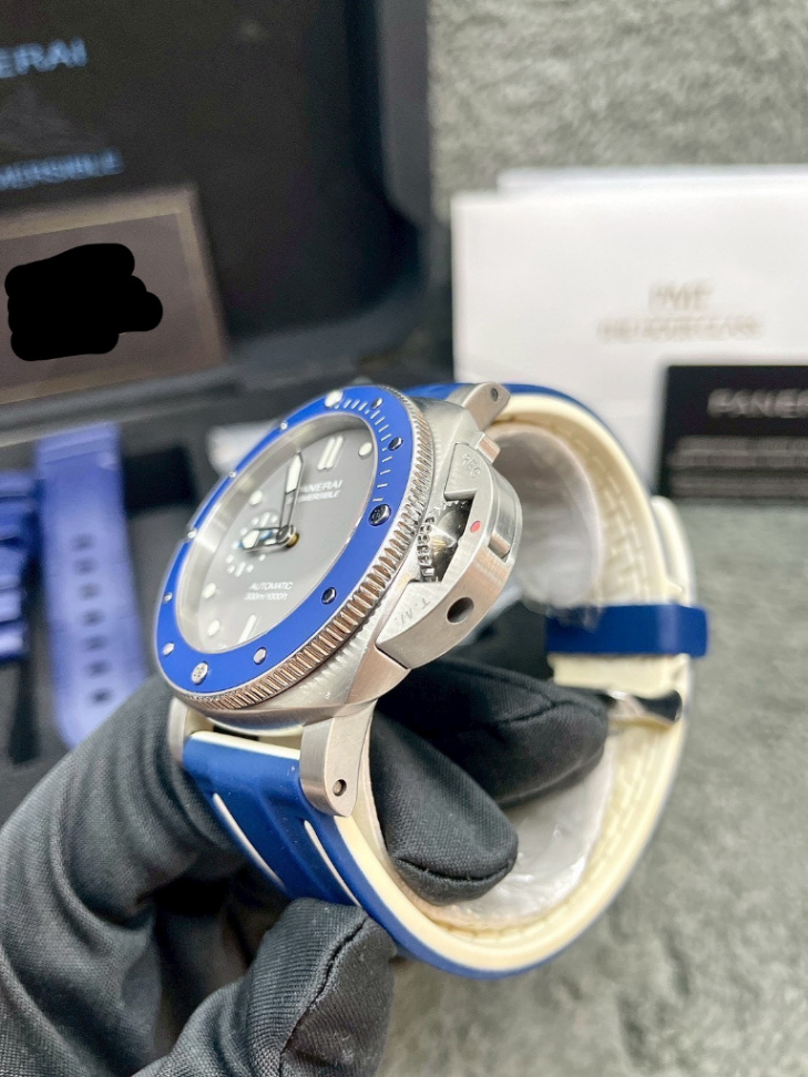Panerai Submersible Grey Dial 42mm - Image 3