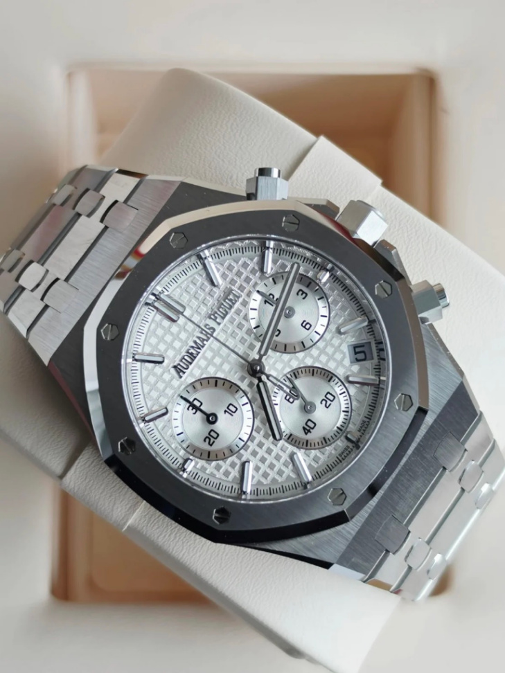 AP Royal Oak 26240ST Silver Dial 41mm - Image 2