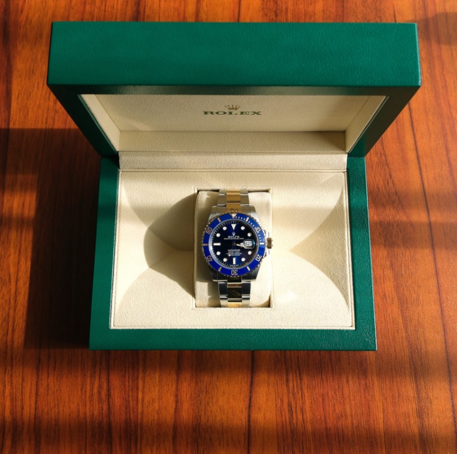 Rolex Submariner 126613LB Blue Dial Yellow Gold Two-Tone Oyster 2023 - Image 9