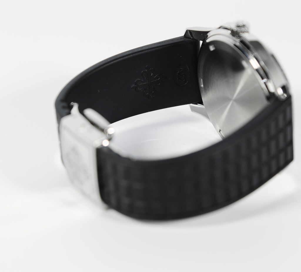Patek Philippe Aquanaut 5067A-001 Black dial Diamond Bezel Black Rubber Strap 2015 35.6 mm. - Image 8