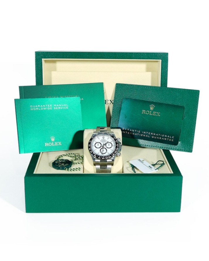 ROLEX Daytona Panda White Dial 40mm 126500LN 2026 thumbnail 9