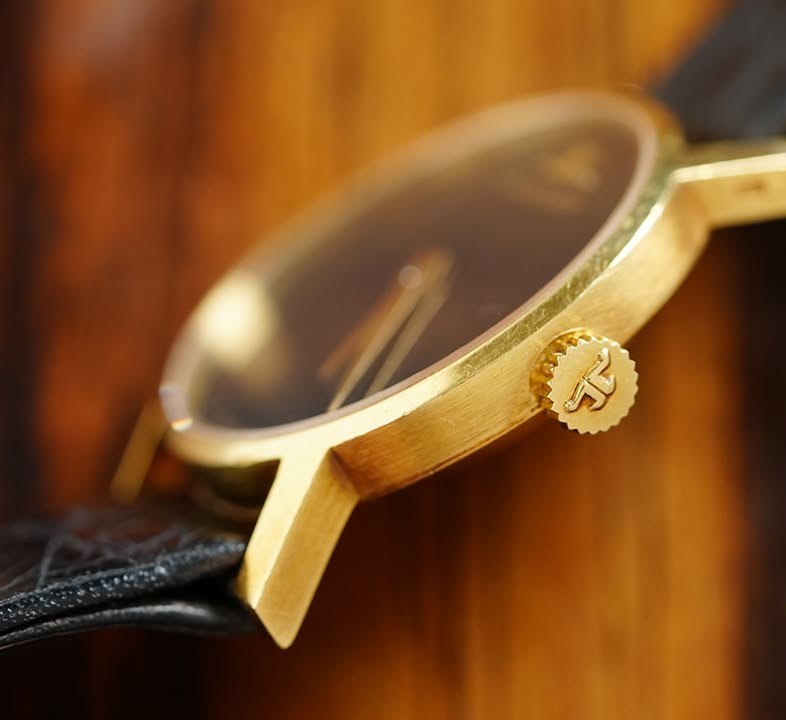 Jaeger-LeCoultre Vintage Onyx Dial Yellow Gold thumbnail 4