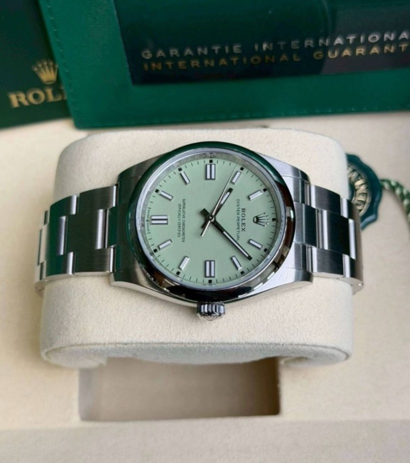 ROLEX Oyster Perpetual 36 Pistachio Dial 126000 6/2026 thumbnail 3