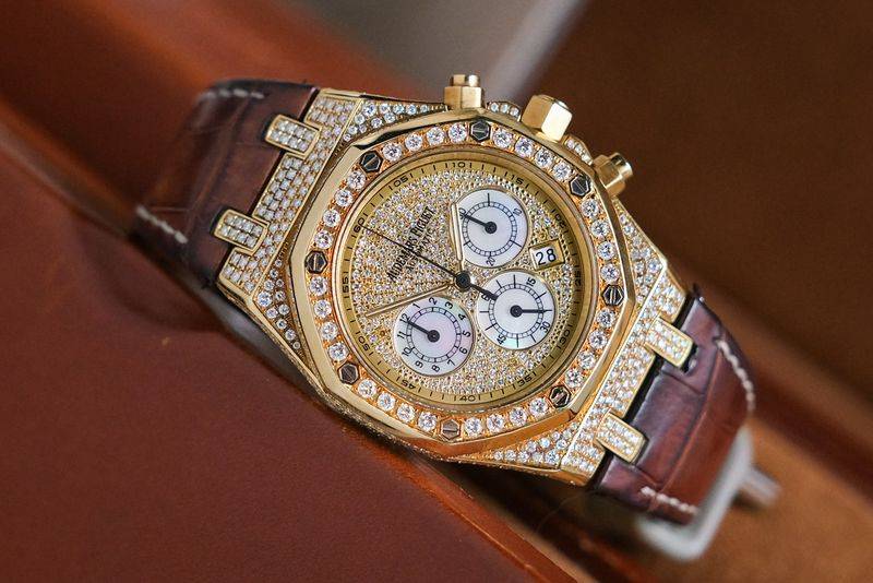 Audemars Piguet Royal Oak 18K Gold Full Diamond thumbnail 5