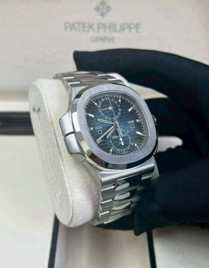 Patek Philippe Nautilus 5990/1A Blue Dial - Image 3