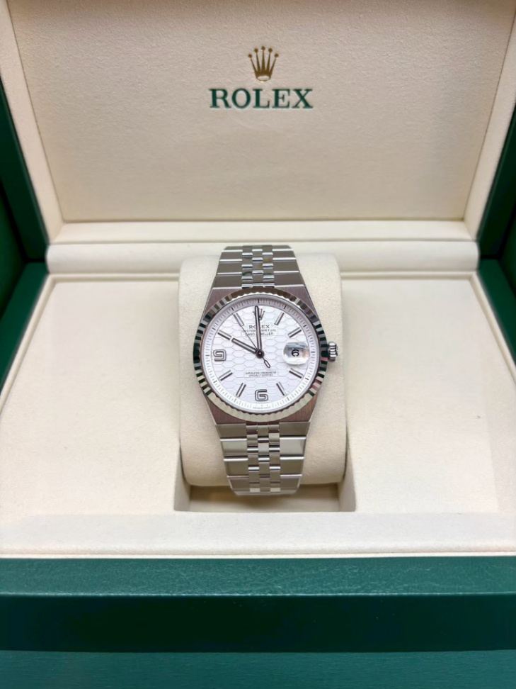 Land Dweller White Dial Flat Jubilee 40mm - Image 1
