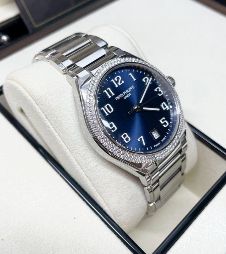 PATEK PHILIPPE Twenty~4 7300/1200A Blue Sunburst Dial thumbnail 4