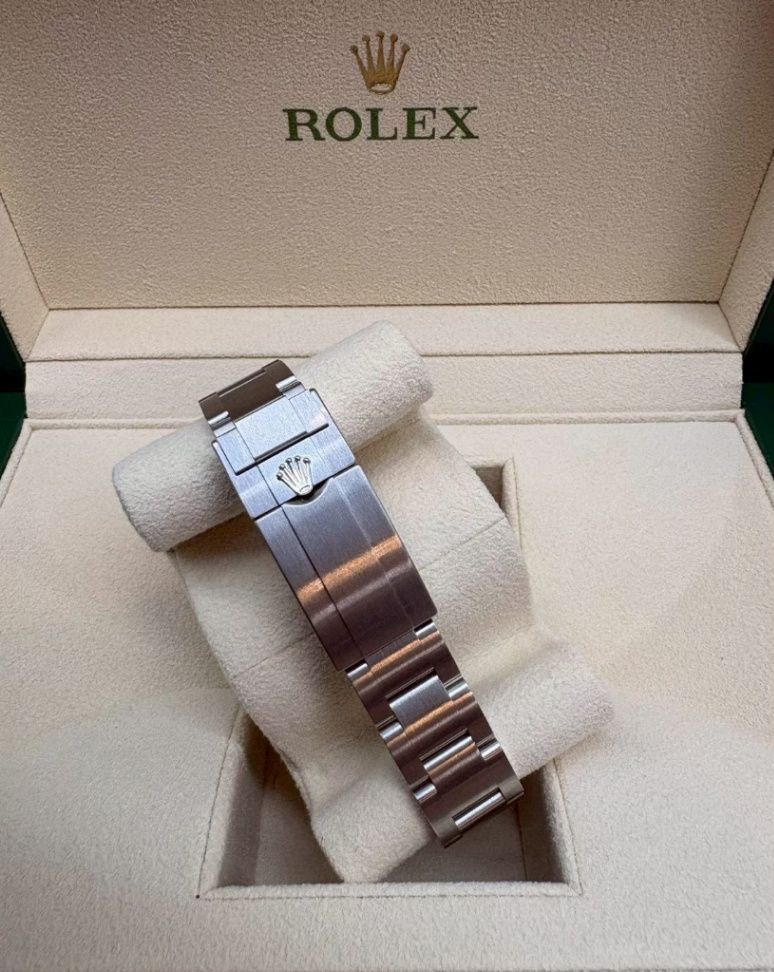 Explore One Black Dial 36mm (Nos) thumbnail 4