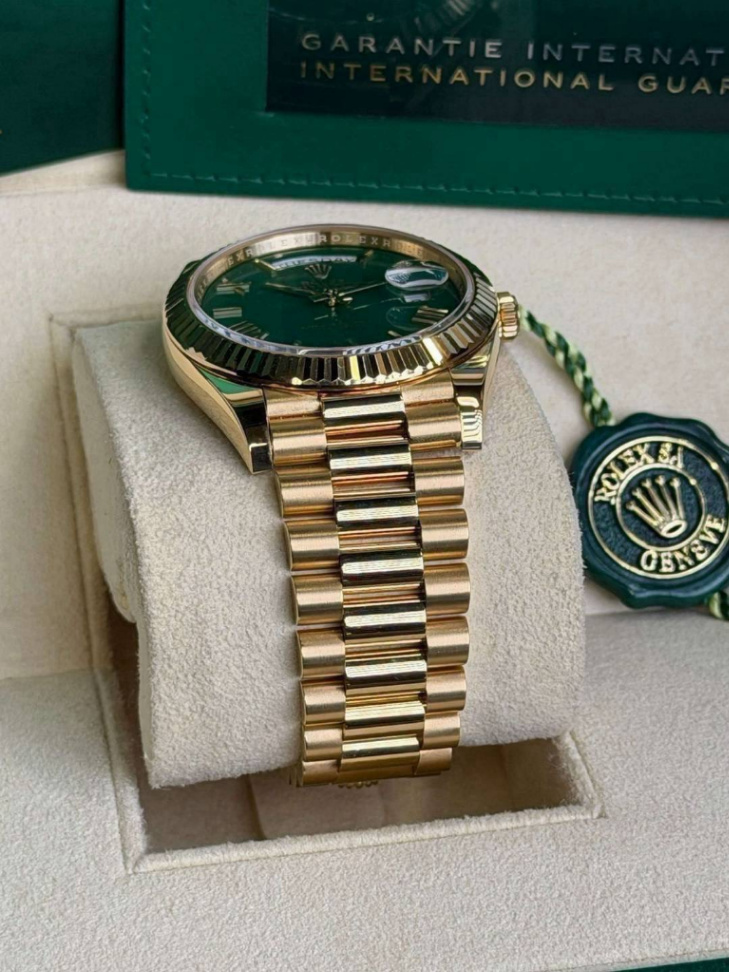 Day-Date Green Roman Dial Full Yellow Gold 40mm thumbnail 3
