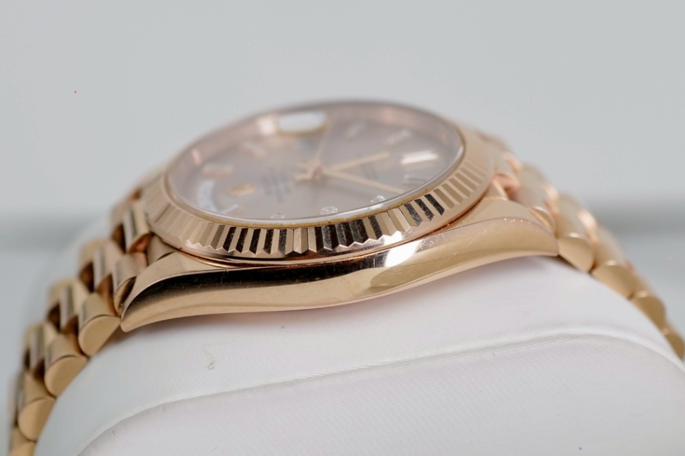 ROLEX Day-Date 40 228235 Everose Gold Sundust Diamond Dial - Image 4