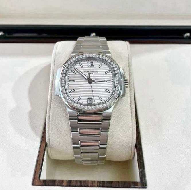 USED Patek Philippe Nautilus 7018/1A White Dial