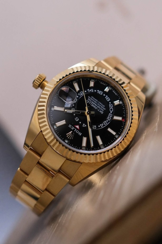 Rolex Sky-Dweller 18K Yellow Gold Black Dial 326938 thumbnail 3