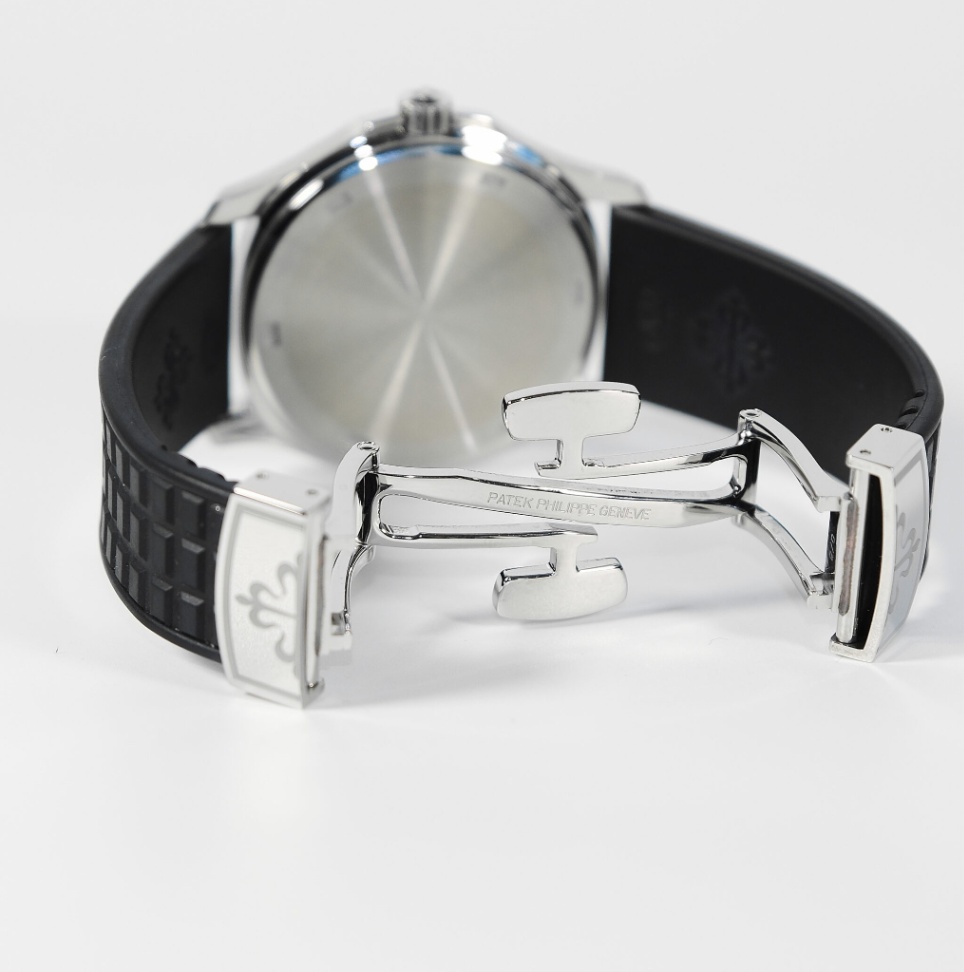 Patek Philippe Aquanaut 5067A-001 Black dial Diamond Bezel Black Rubber Strap 2015 35.6 mm. - Image 4