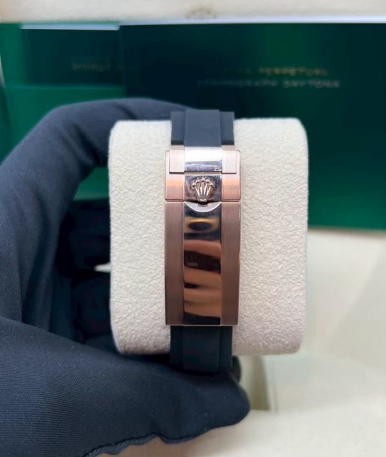 Daytona Black Dial Rose Gold Oysterflex 40mm thumbnail 5