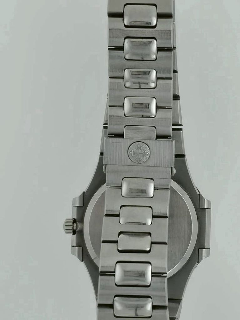 Patek Philippe Nautilus 3900/001 thumbnail 2