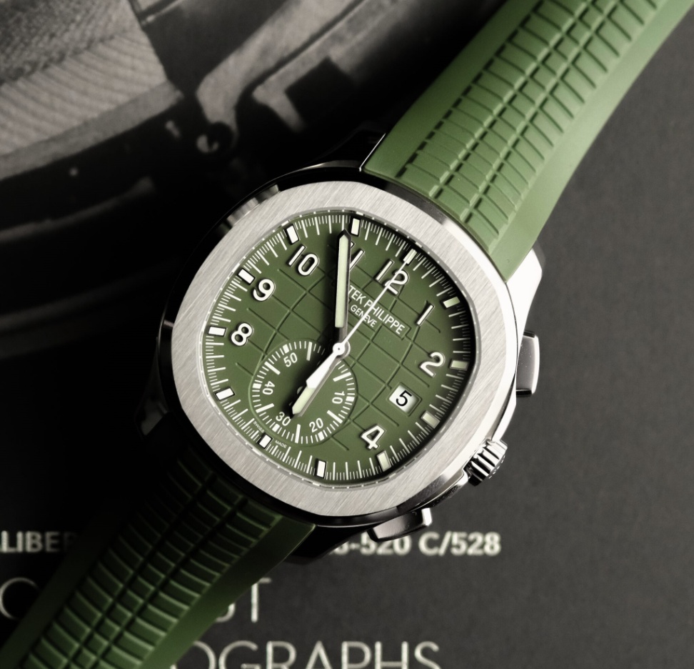Patek Philippe New Aquanaut 5968G-010 Green Dial Green Rubber Strap 2026 42mm. thumbnail 3