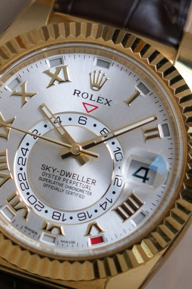 Rolex Sky-Dweller 18K Gold 326138 thumbnail 4