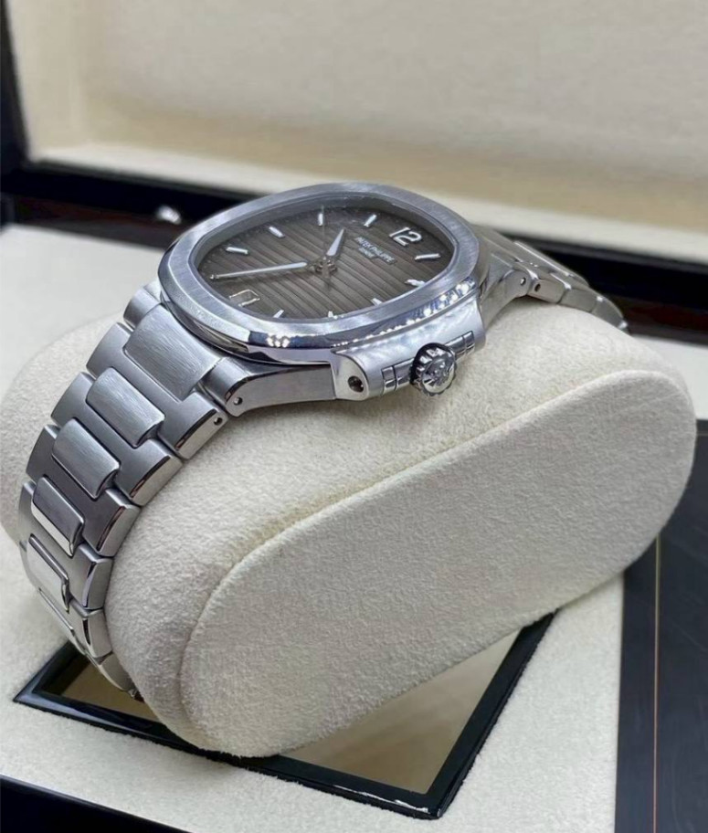 Patek Philippe Nautilus 7118/1A Grey Dial - Image 2