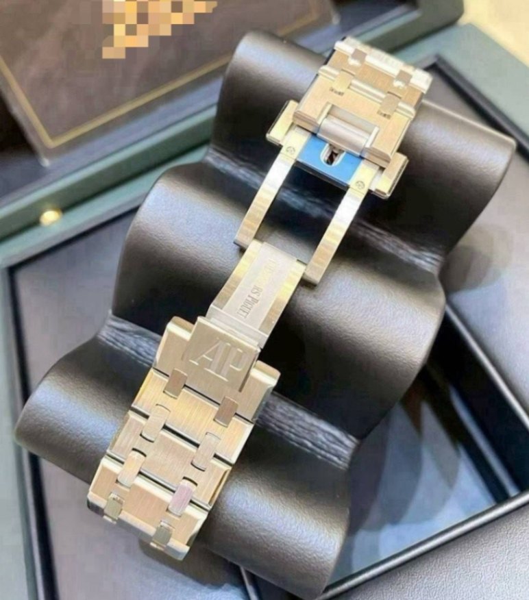 AUDEMARS PIGUET Royal Oak Ice Blue Dial 77451ST thumbnail 5