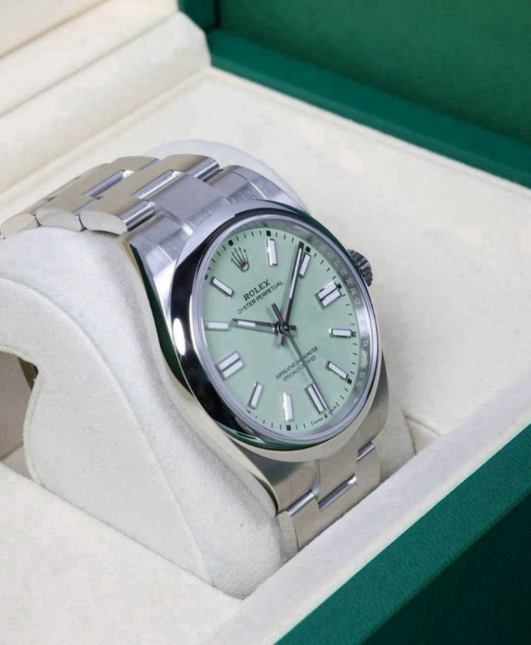 Oyster Perpetual Pistachio Dial 41mm - Image 4