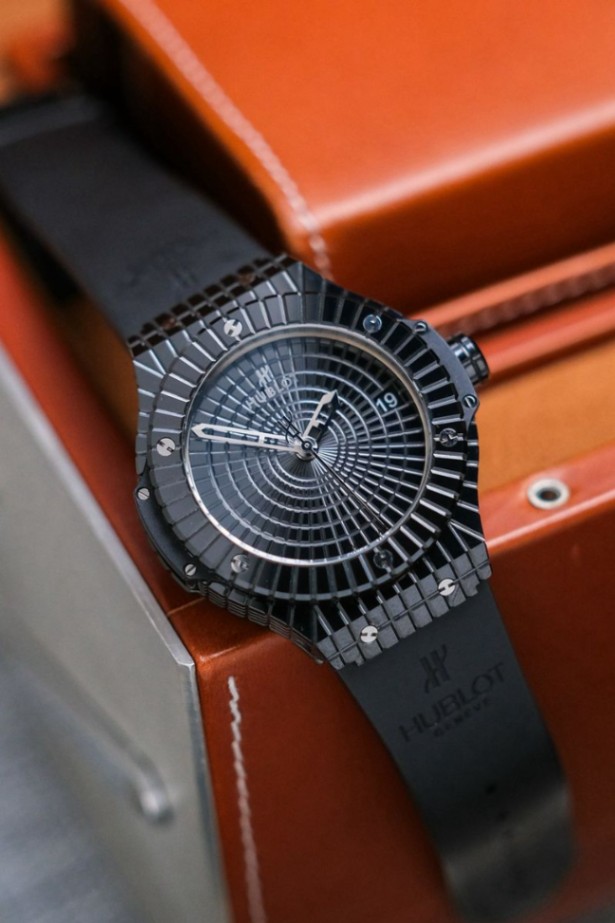 Hublot Big Bang 41 Caviar Black Ceramic thumbnail 2