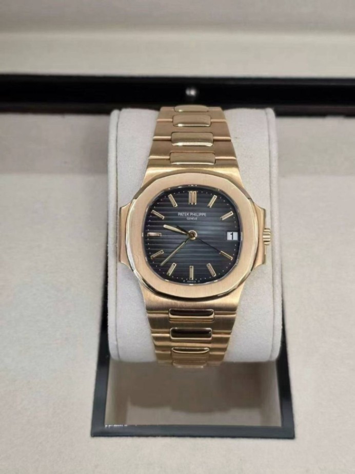 Patek Philippe Nautilus 3800/1J thumbnail 1