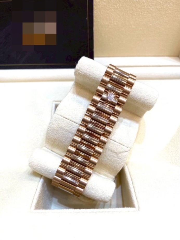 ROLEX Day-Date 40 Black Ombre Dial Full Rose Gold thumbnail 5