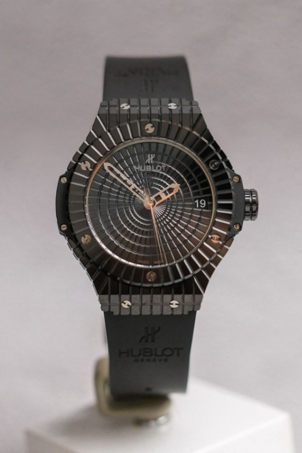 Hublot Big Bang 41 Caviar Black Ceramic thumbnail 1