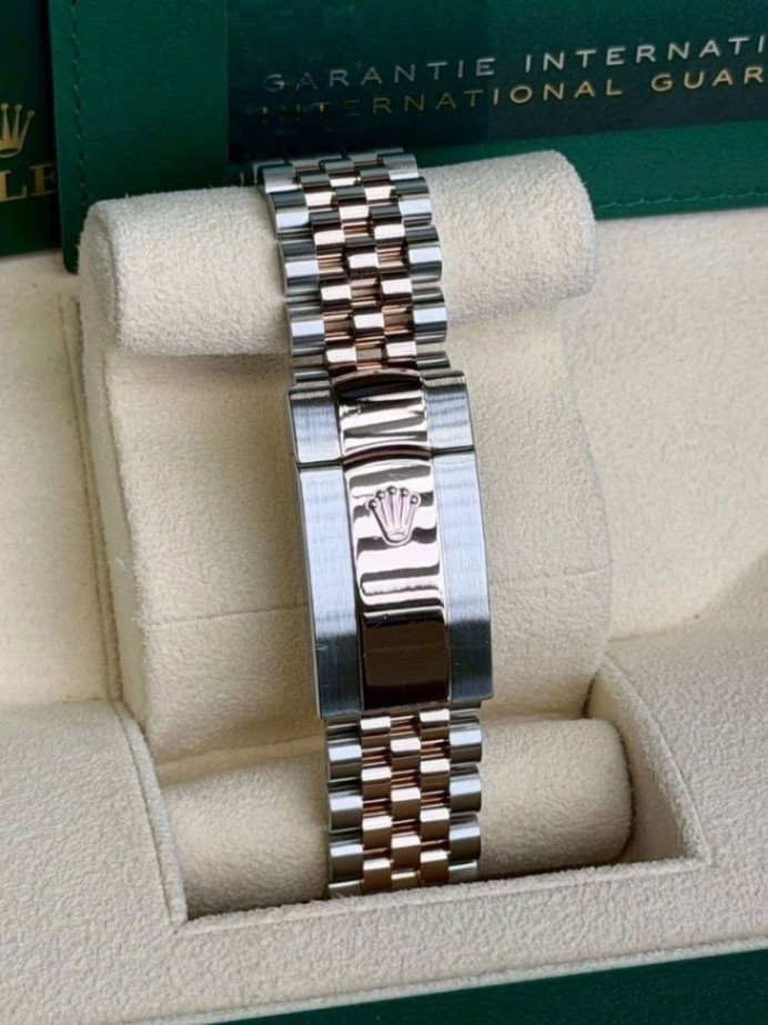 ROLEX Datejust Slate Dial 126231 5/2026 - Image 5