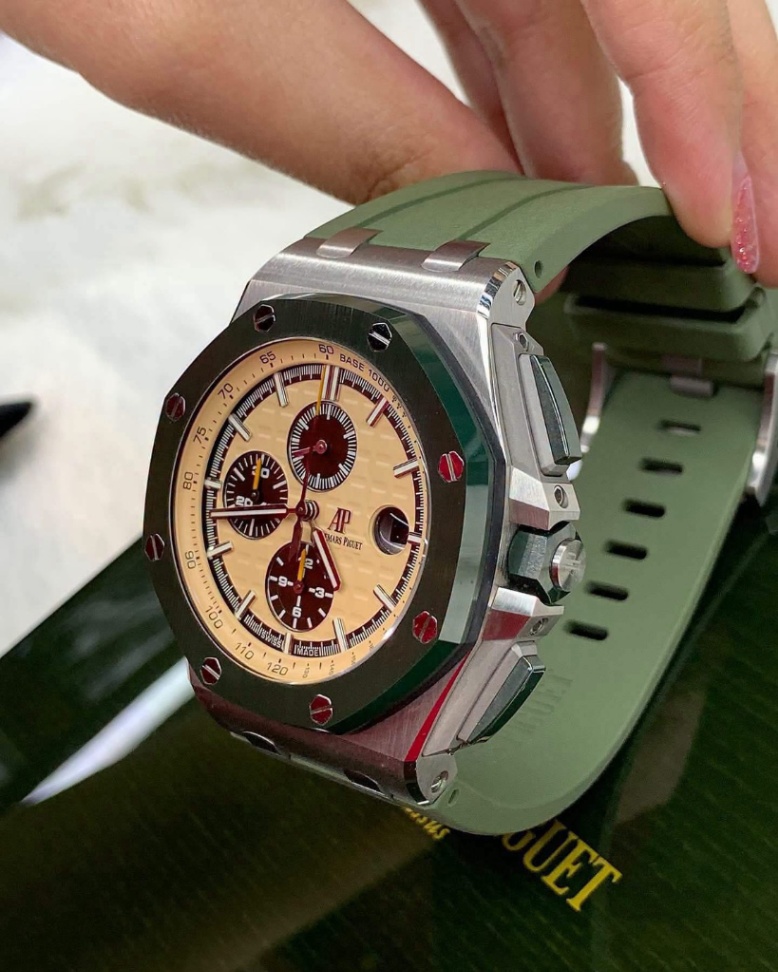 Audemars Piguet Royal Oak Offshore Chronograph Green Camo thumbnail 2