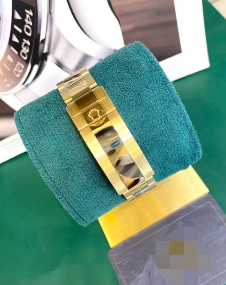 ROLEX Submariner Date 126618LN thumbnail 4