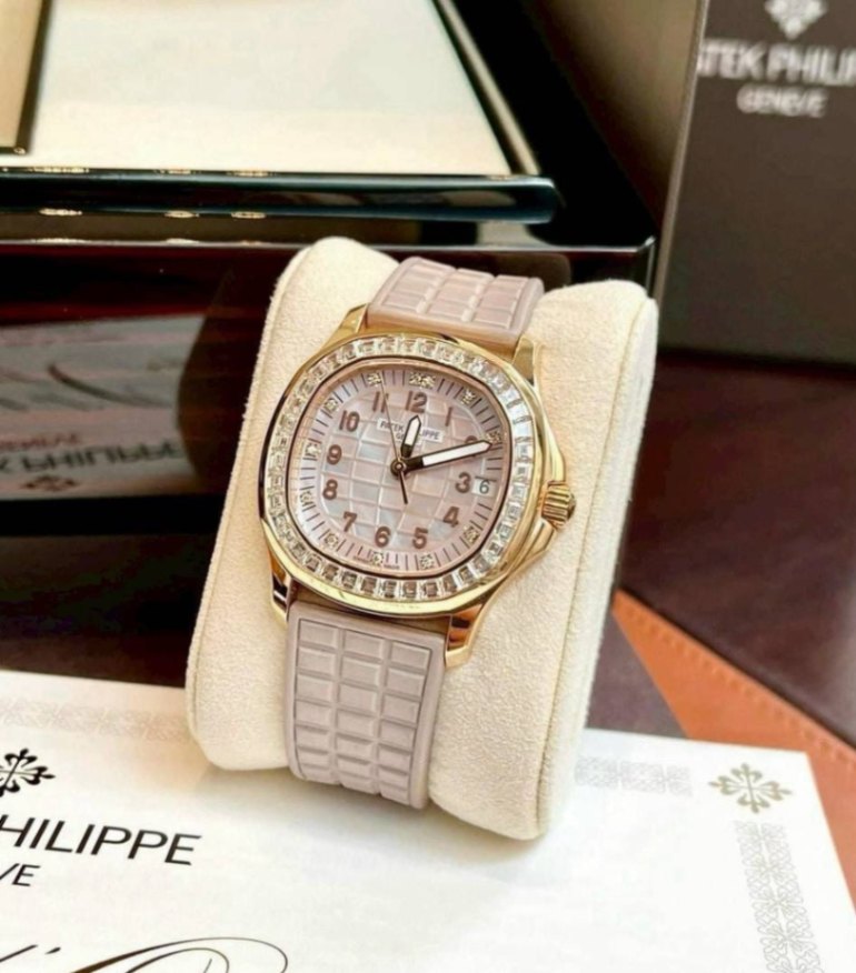 PATEK PHILIPPE Aquanaut Luce 5072R-001 38.8mm thumbnail 2