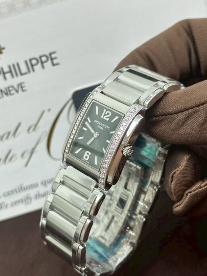 PATEK PHILIPPE Twenty~4 4910/1200A Green Dial thumbnail 4
