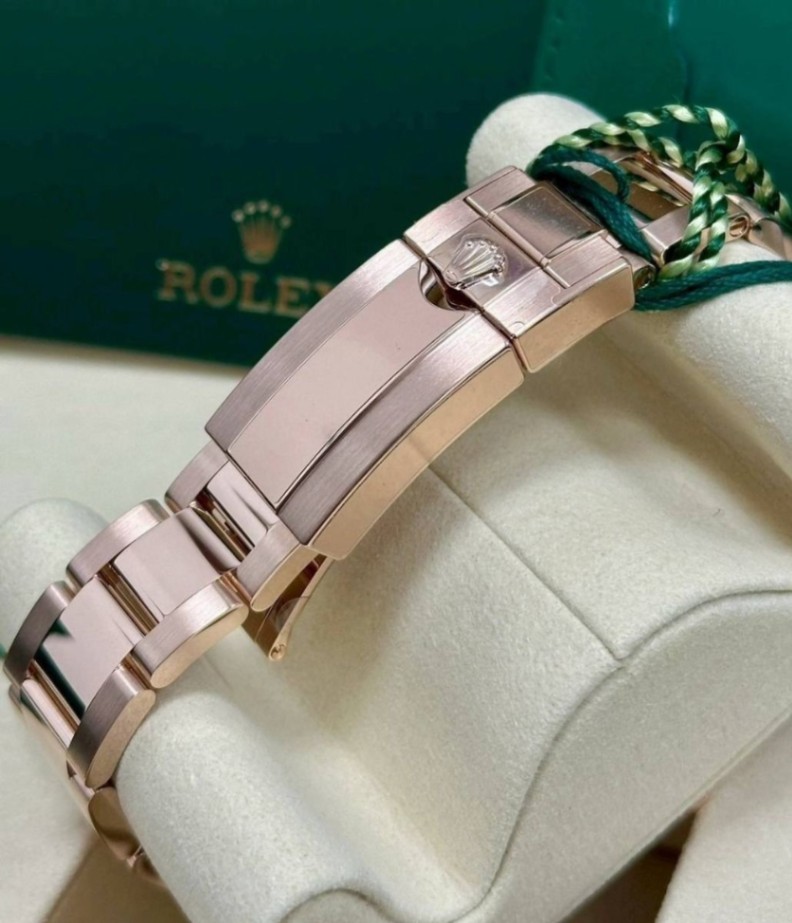 Rolex Daytona Chocolate Dial Full Rose Gold 40mm thumbnail 4