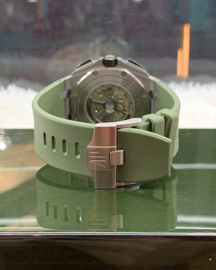AUDEMARS PIGUET Royal Oak Offshore Chronograph Green Camo 26400SO.OO.A055CA.01 thumbnail 6
