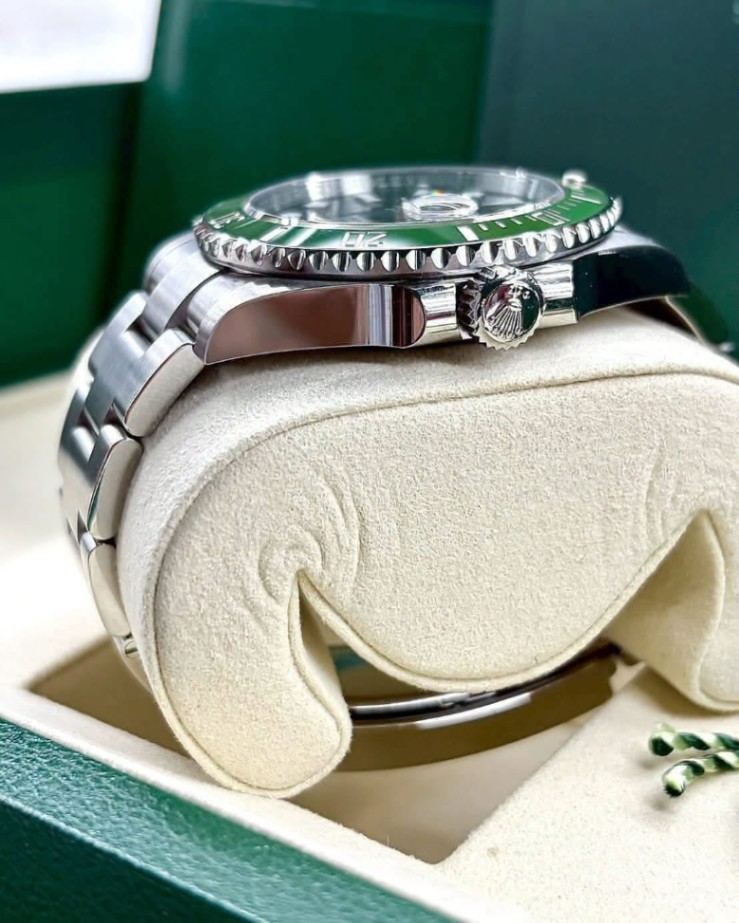 Rolex Submariner Date Starbucks 126610LV thumbnail 3