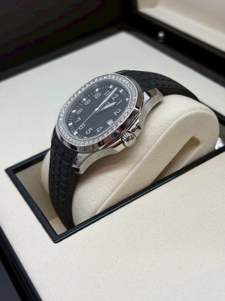 Patek Philippe Aquanaut 5267/200A Black - Image 3