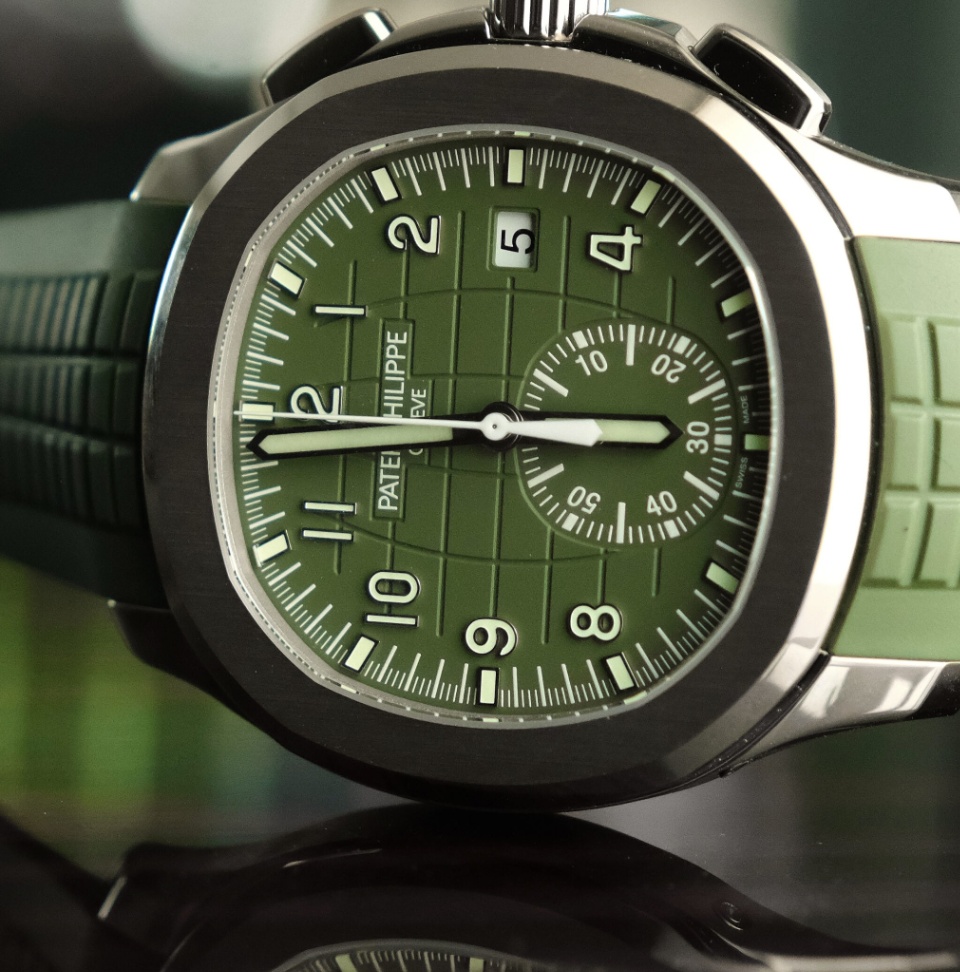 Patek Philippe New Aquanaut 5968G-010 Green Dial Green Rubber Strap 2026 42mm. thumbnail 5