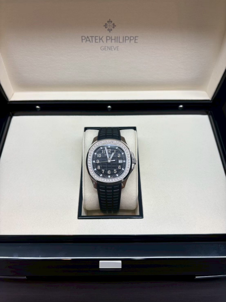 Patek Philippe Aquanaut 5267/200A Black - Image 1