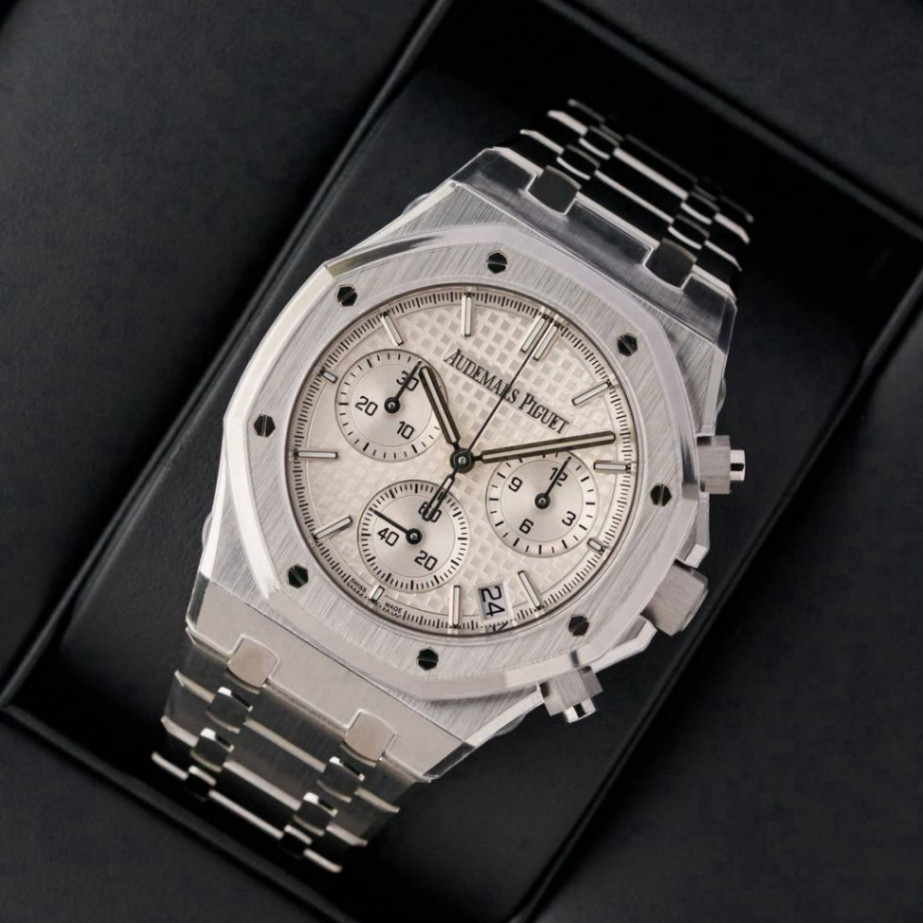 AP Royal Oak 26240ST Silver Dial 41mm - Image 1