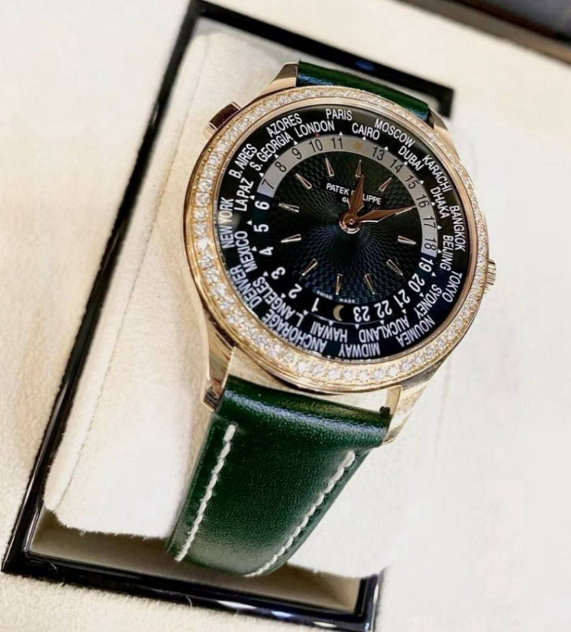 Patek Philippe World Time 7130R-014 Green - Image 3