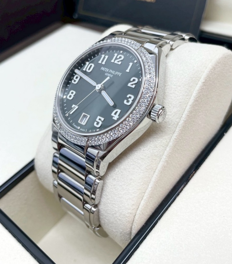 Patek Philippe Twenty Four 7300/1200A Green Dial thumbnail 2