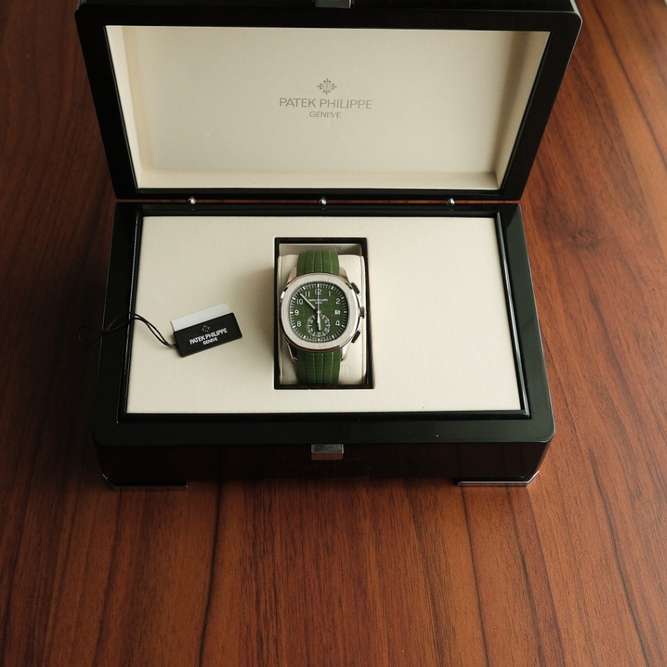 Patek Philippe New Aquanaut 5968G-010 Green Dial Green Rubber Strap 2026 42mm. thumbnail 2