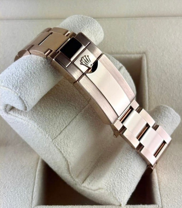 Used GMT Master || Rootbeer Full Rose Gold 40mm - Image 5