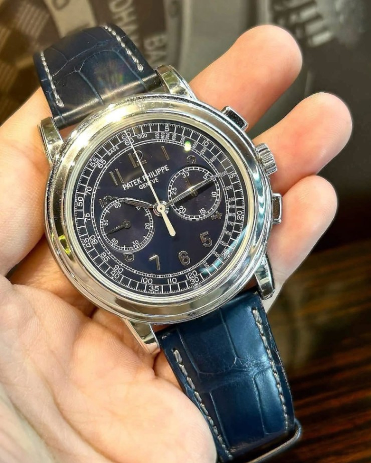 PATEK PHILIPPE Chronograph 5070P-001 Blue Sunburst Dial thumbnail 3