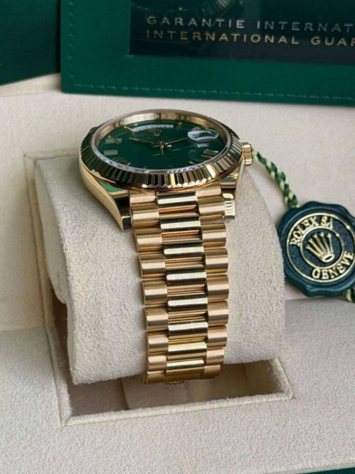Day-Date Green Roman Dial Full Yellow Gold 40mm thumbnail 4