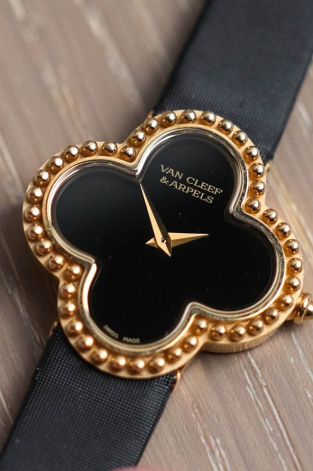 Van Cleef & Arpels Alhambra Watch Small Model 18K Yellow Gold Onyx VCARD21900 thumbnail 2