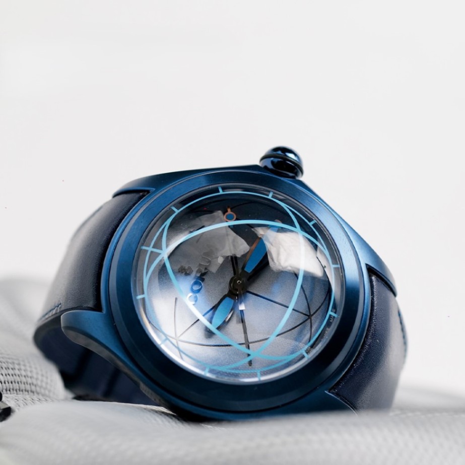 CORUM Heritage Bubble Sphere² Art Blue 47mm