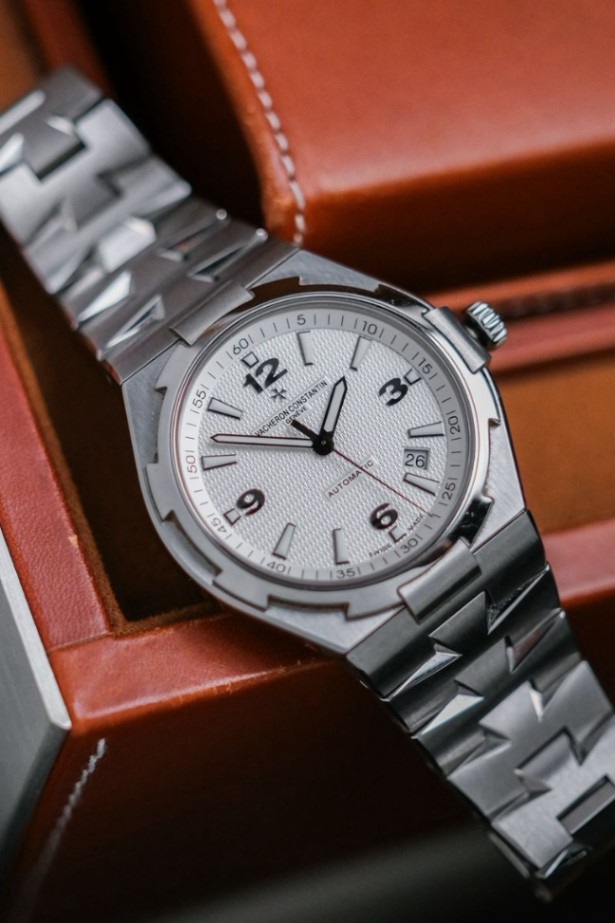 Vacheron Constantin Overseas Gen II White Dial thumbnail 2